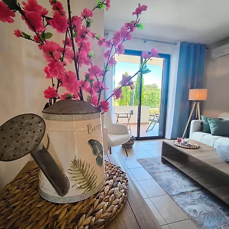 Tee & Sea Apartman *